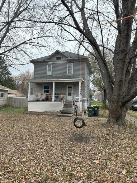 900 5th St SE, Waseca, MN 56093