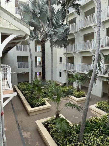 7280 SW 90th St Unit 311, Miami, FL 33156