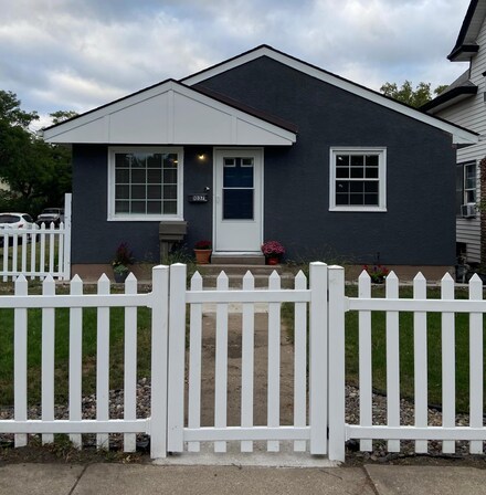 1037 Seminary Ave, Saint Paul, MN 55104