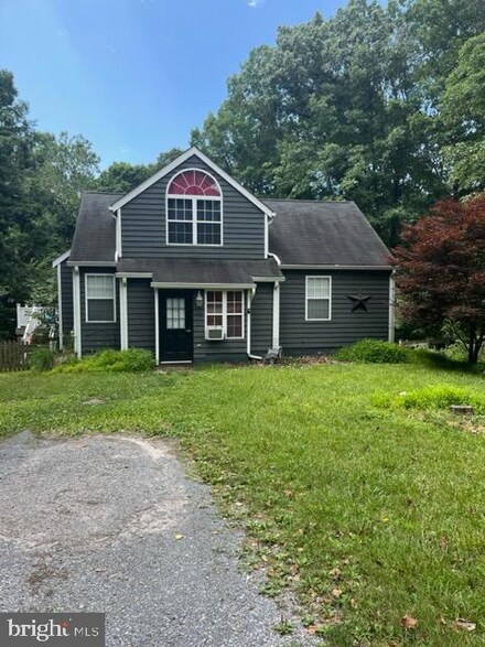 34 Woodlawn Dr, Harpers Ferry, WV 25425