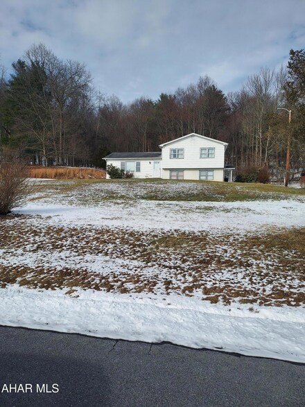 6776 Loop Rd, Huntingdon, PA 16652