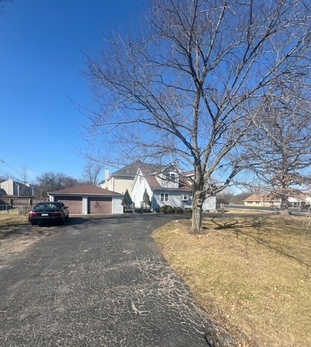 899 E Crest Ave, Addison, IL 60101