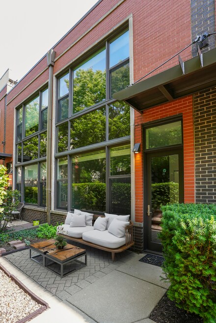 915 N Howe St Unit 915H, Chicago, IL 60610