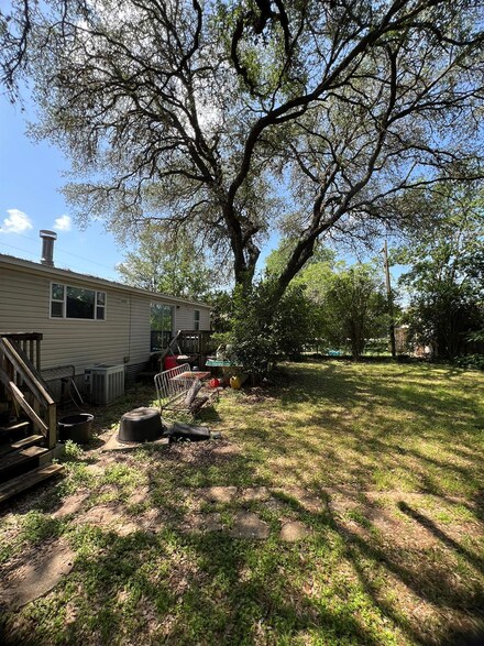 207 Mesquite St, Blanco, TX 78606