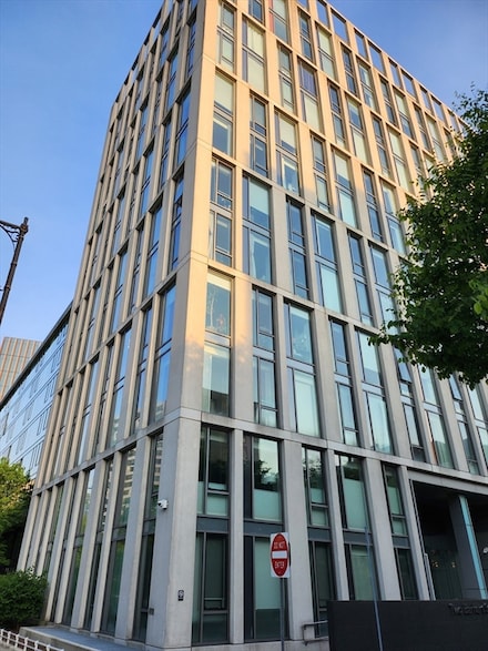 2 Earhart St Unit T811, Cambridge, MA 02141