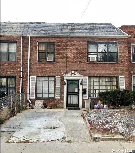 132-25 Avery Ave, Flushing, NY 11355