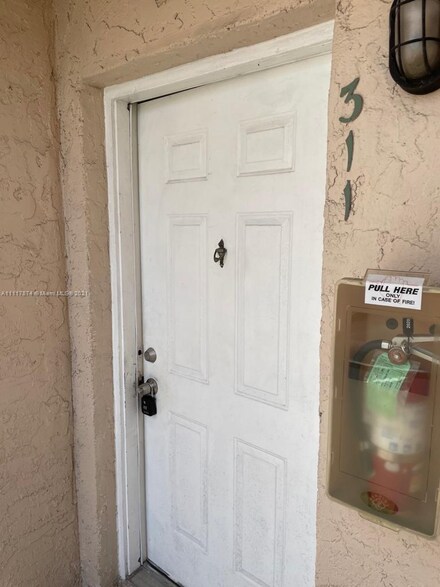 4090 N Pine Island Rd Unit 311, Sunrise, FL 33351