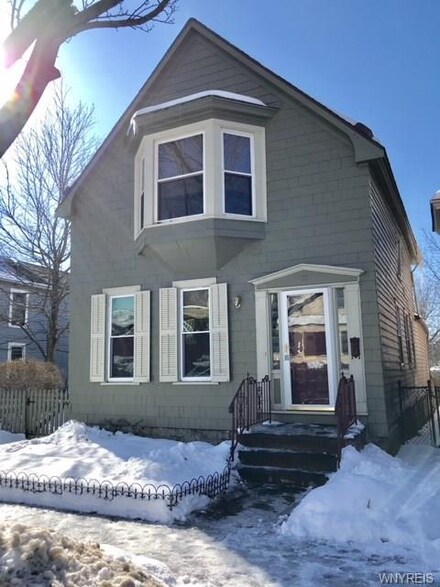 36 Cottage St, Buffalo, NY 14201