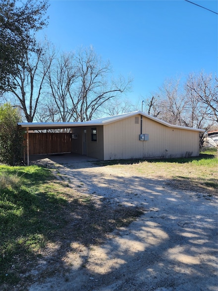 202 W Martin Ave, Comanche, TX 76442