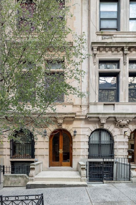 263 W 93rd St, New York, NY 10025