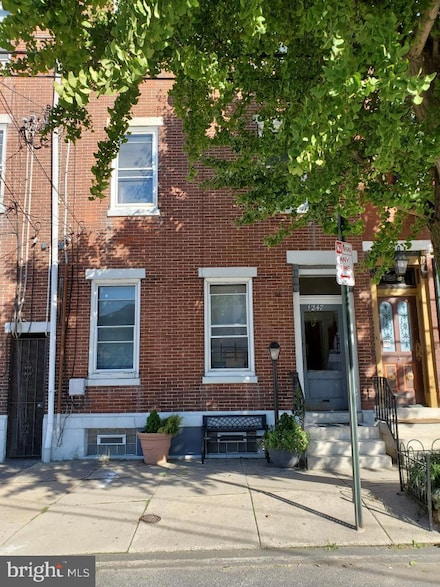 1247 Shackamaxon St, Philadelphia, PA 19125