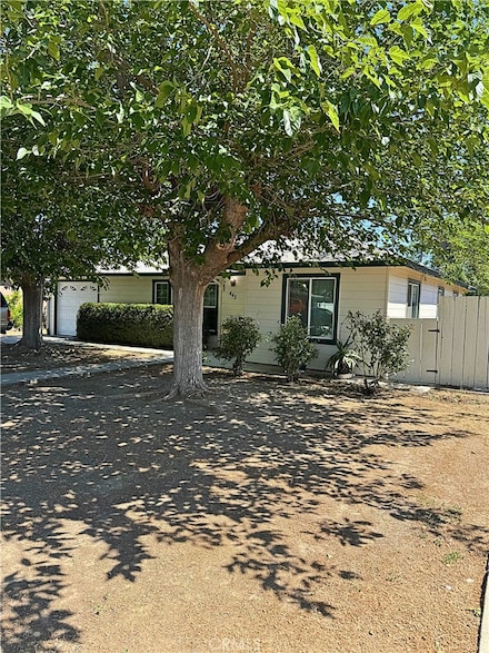 445 W Yale Ave, Coalinga, CA 93210