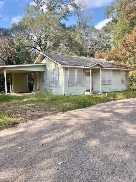 903 Alberta Ave, Columbia, MS 39429