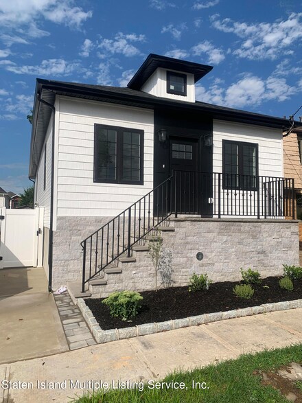 110 Bionia Ave, Staten Island, NY 10305
