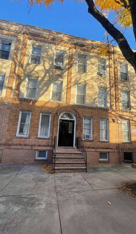 4125 52nd St, Flushing, NY 11377