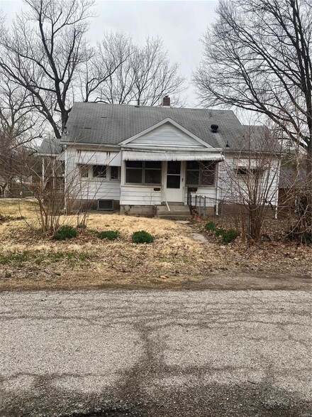 2304 Valleyview Dr, Alton, IL 62002