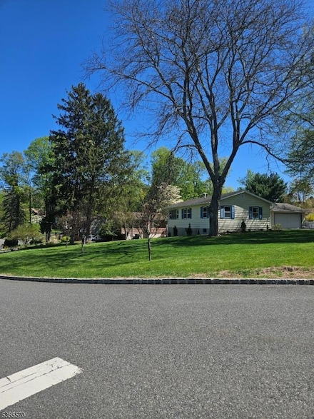 8 Tyler St, Sparta, NJ 07871