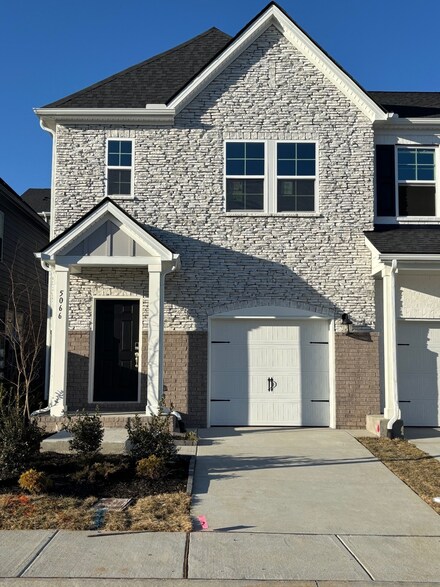 5066 Dayflower Dr, Nashville, TN 37076