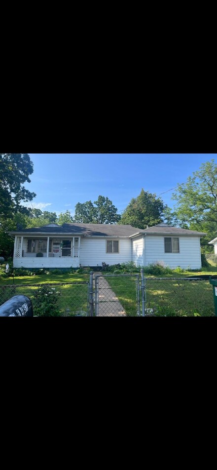 301 E Fourth St, Mountain View, MO 65548