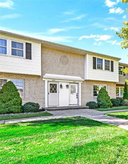 1242 N Carpenter Rd, Brunswick, OH 44212