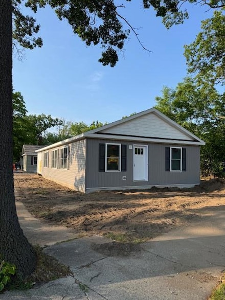 608 Jackson Ave, Muskegon, MI 49442