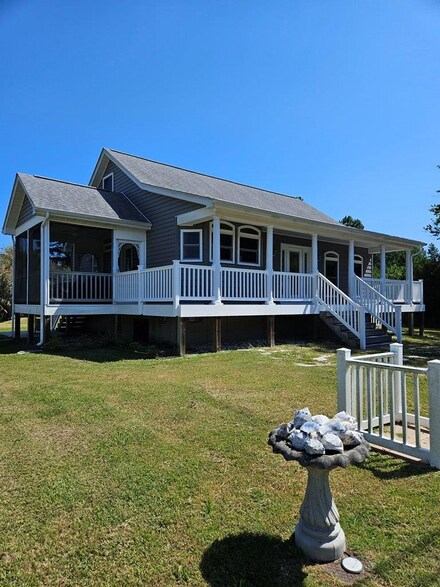 5203 Wild Pony Ct, Chincoteague, VA 23336
