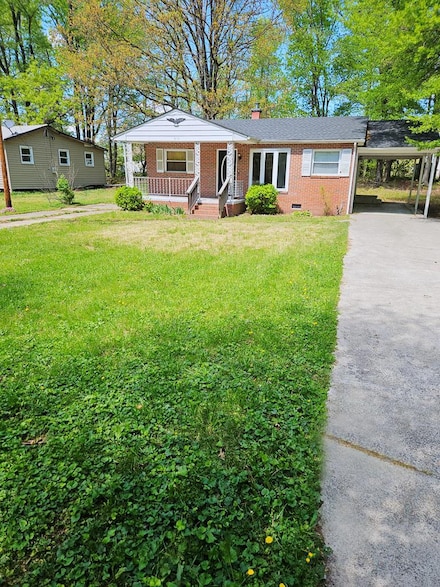 810 Luke St, Blackstone, VA 23824