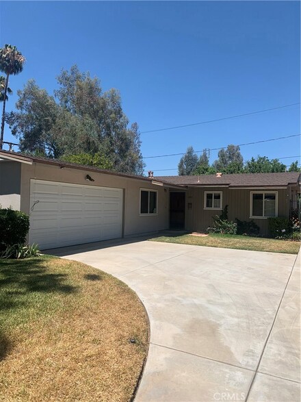 7215 Nixon Dr, Riverside, CA 92504