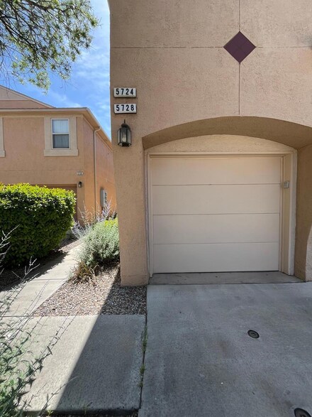 5728 Valle Alegre Rd NW Unit 3, Albuquerque, NM 87120
