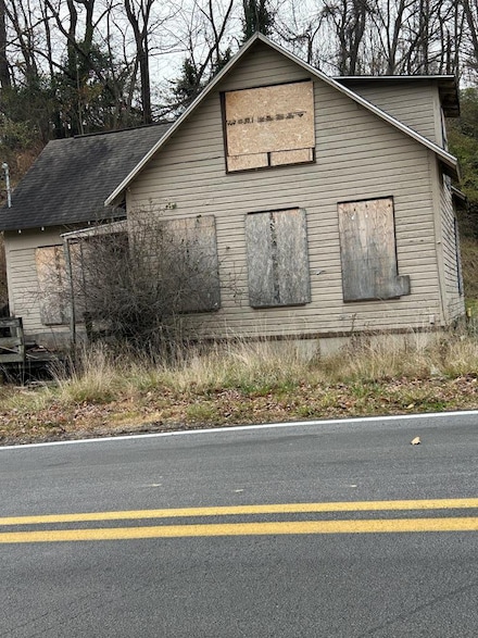 221 Bramwell Rd, Bluefield, WV 24701