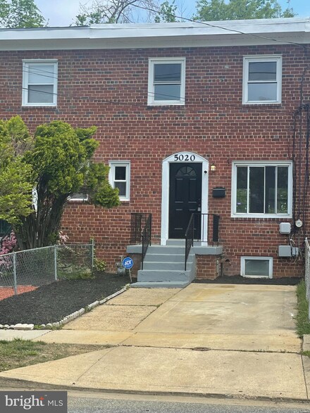 5020 Glassmanor Dr, Oxon Hill, MD 20745
