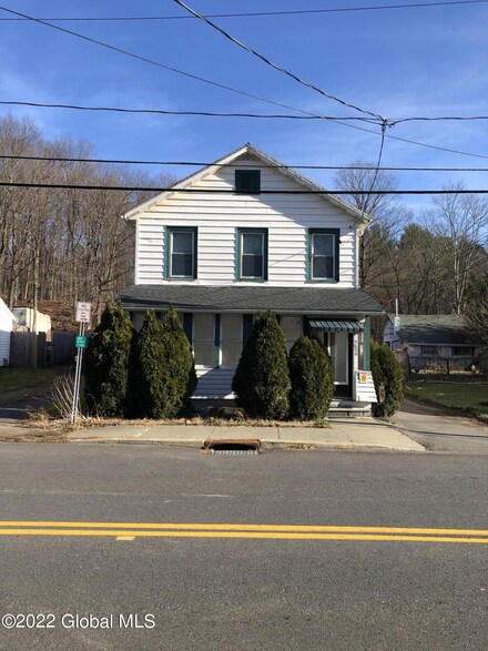 3606 Mechanic St, Valatie, NY 12184