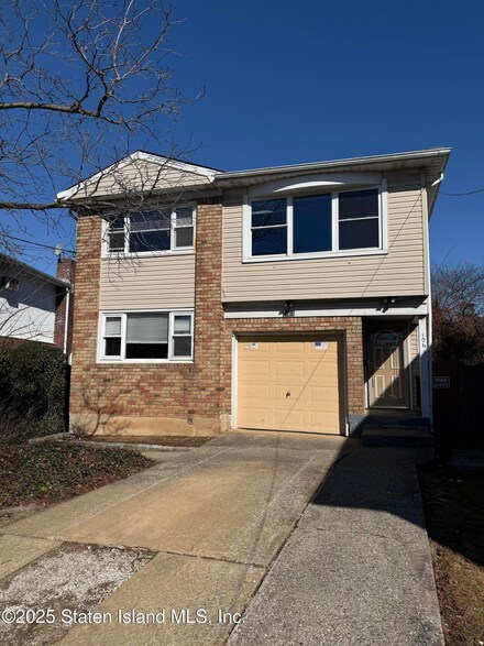 1061 Arden Ave, Staten Island, NY 10312
