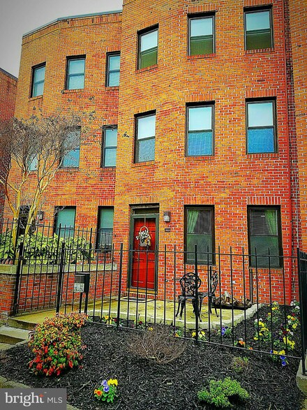 923 Stubblefield Ln, Baltimore, MD 21202