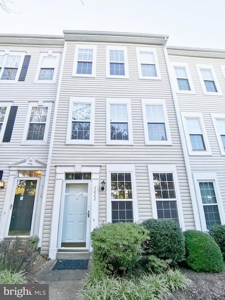 5822 Cowling Ct, Alexandria, VA 22304