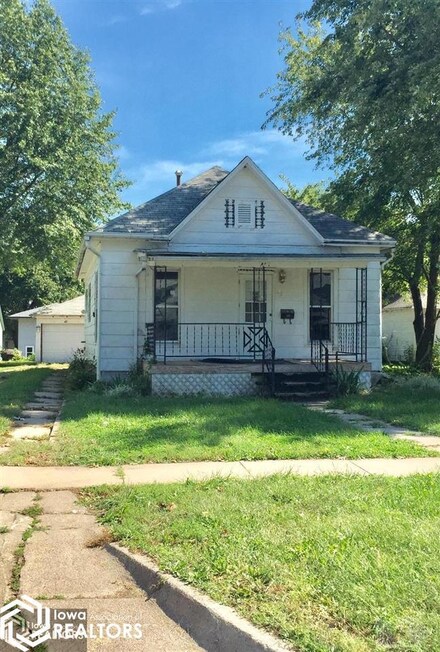 517 N 10th St, Clarinda, IA 51632