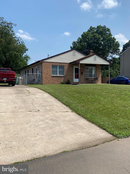 1010 New Chestnut St, Bristol, PA 19007