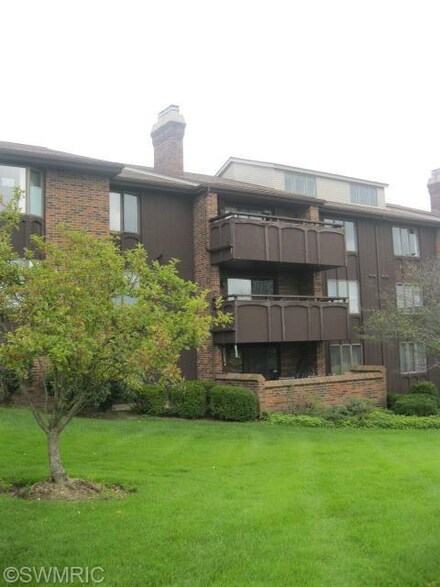 3181 Charlevoix Dr SE Unit 305, Grand Rapids, MI 49546