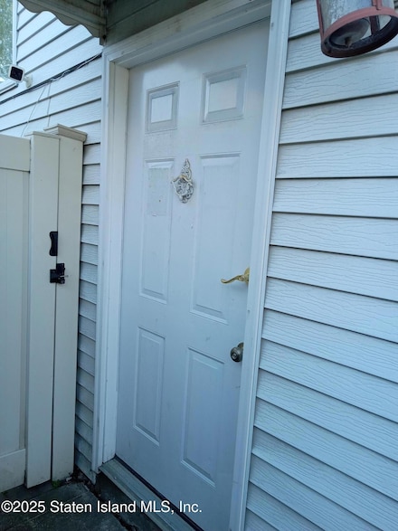 34 Dixon Ave, Staten Island, NY 10302