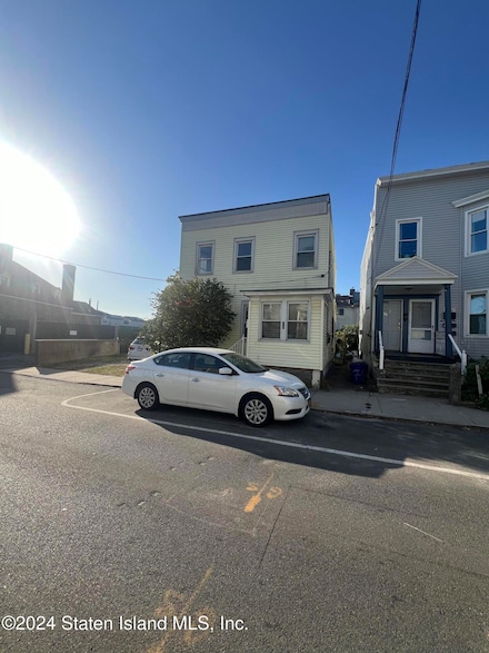 74 Swan St, Staten Island, NY 10301