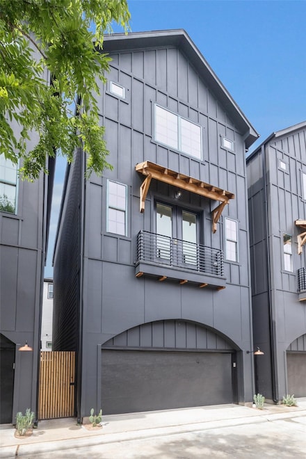2211 Bevis St, Houston, TX 77008