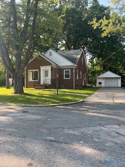 6030 Wythe Rd, Sylvania, OH 43560