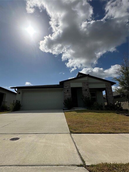 2082 Gold Dust Dr, Minneola, FL 34715