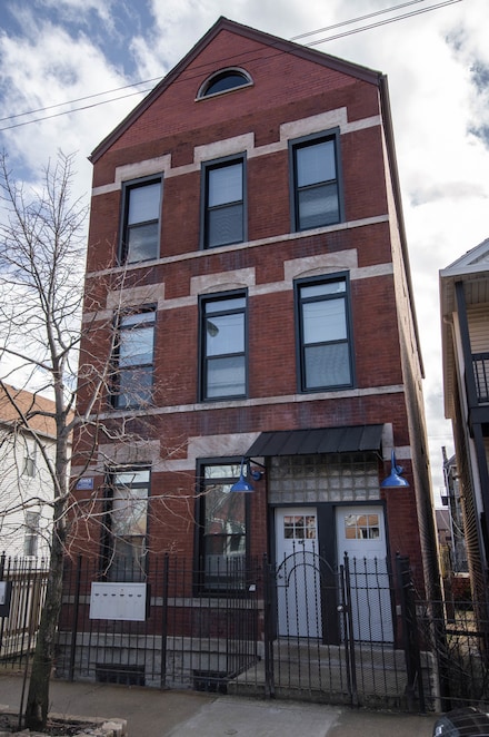 2117 W 18th St Unit 1F, Chicago, IL 60608