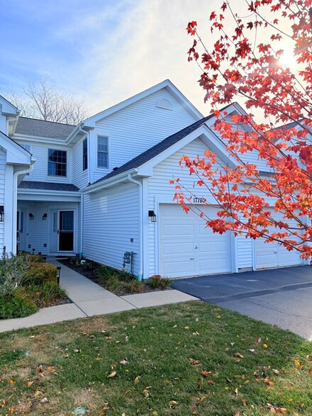 17780 W Braewick Rd, Gurnee, IL 60031
