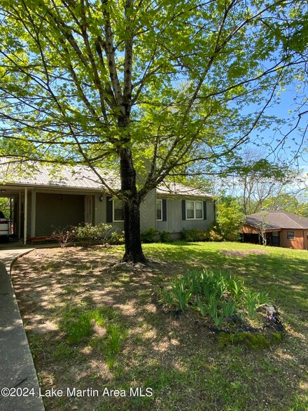 1538 7th St, Alexander City, AL 35010