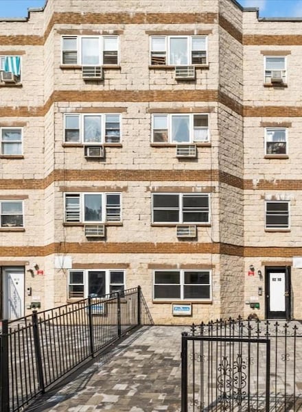 92-10 175th St, Jamaica, NY 11433
