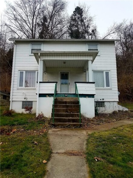 724 Mckinley Ave, Vandergrift, PA 15690