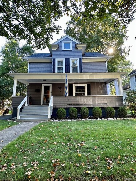 2 Platt Ave, Le Roy, NY 14482