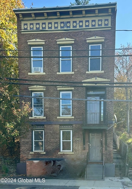 516 4th St Unit 1, Troy, NY 12180